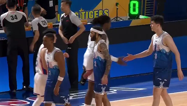 开云下载-CBA常规赛：齐麟25分&amp;amp;林庭谦22分，新疆106-101战胜天津